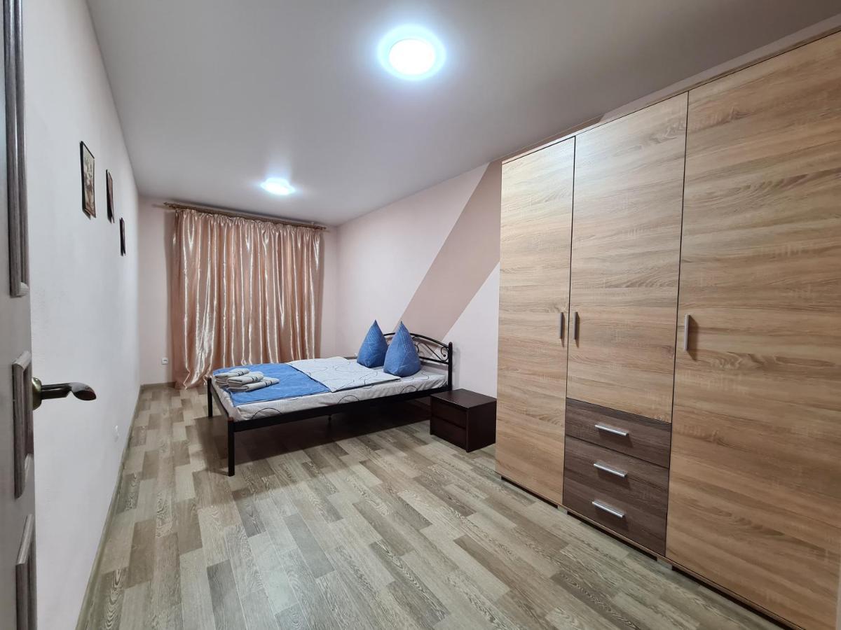 3-Room Apartment Near Inturist On Sobornyi Avenue 156, By Grandhome Zaporizhia 外观 照片