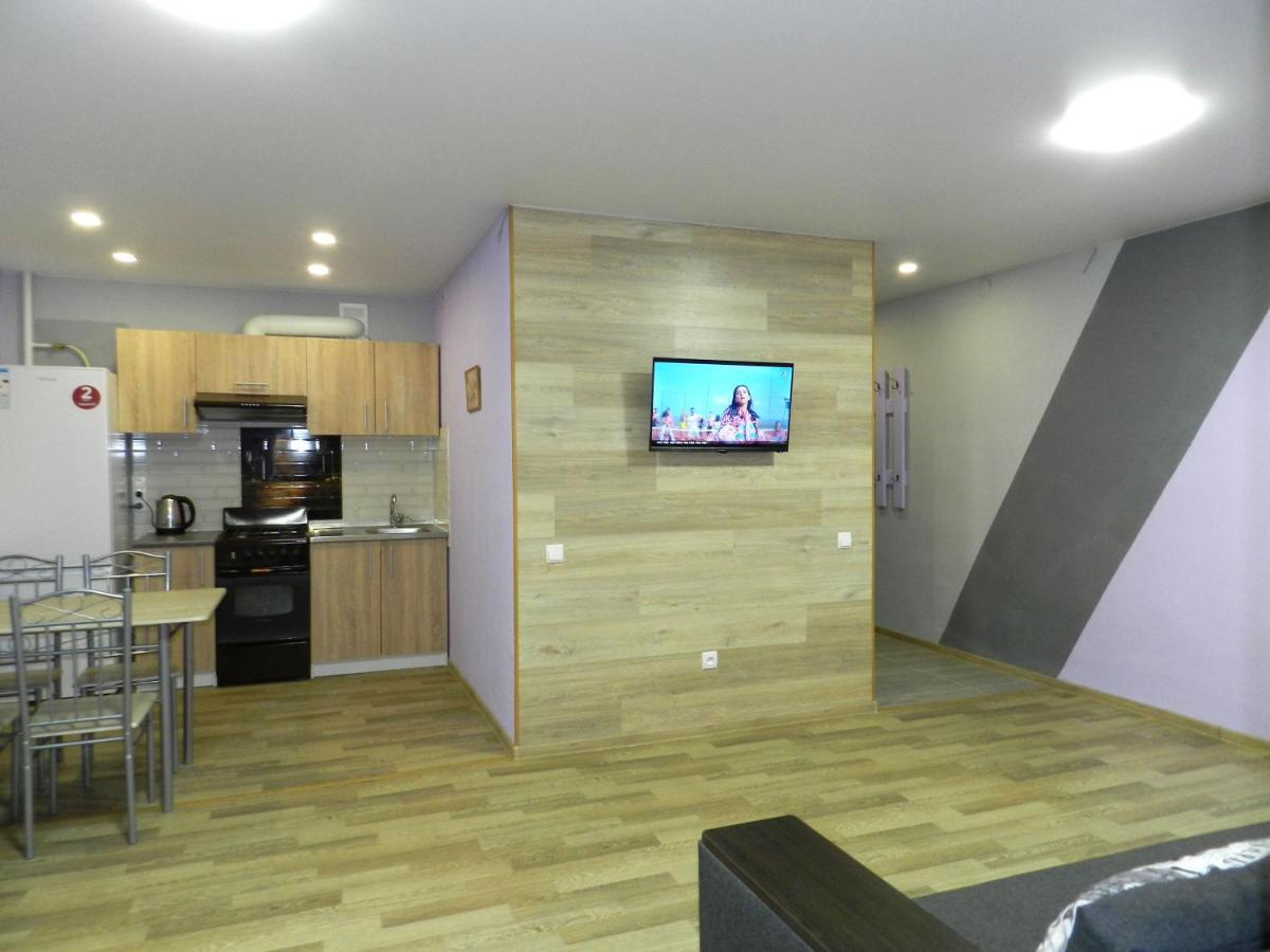 3-Room Apartment Near Inturist On Sobornyi Avenue 156, By Grandhome Zaporizhia 外观 照片