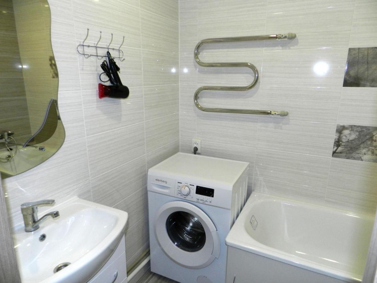 3-Room Apartment Near Inturist On Sobornyi Avenue 156, By Grandhome Zaporizhia 外观 照片