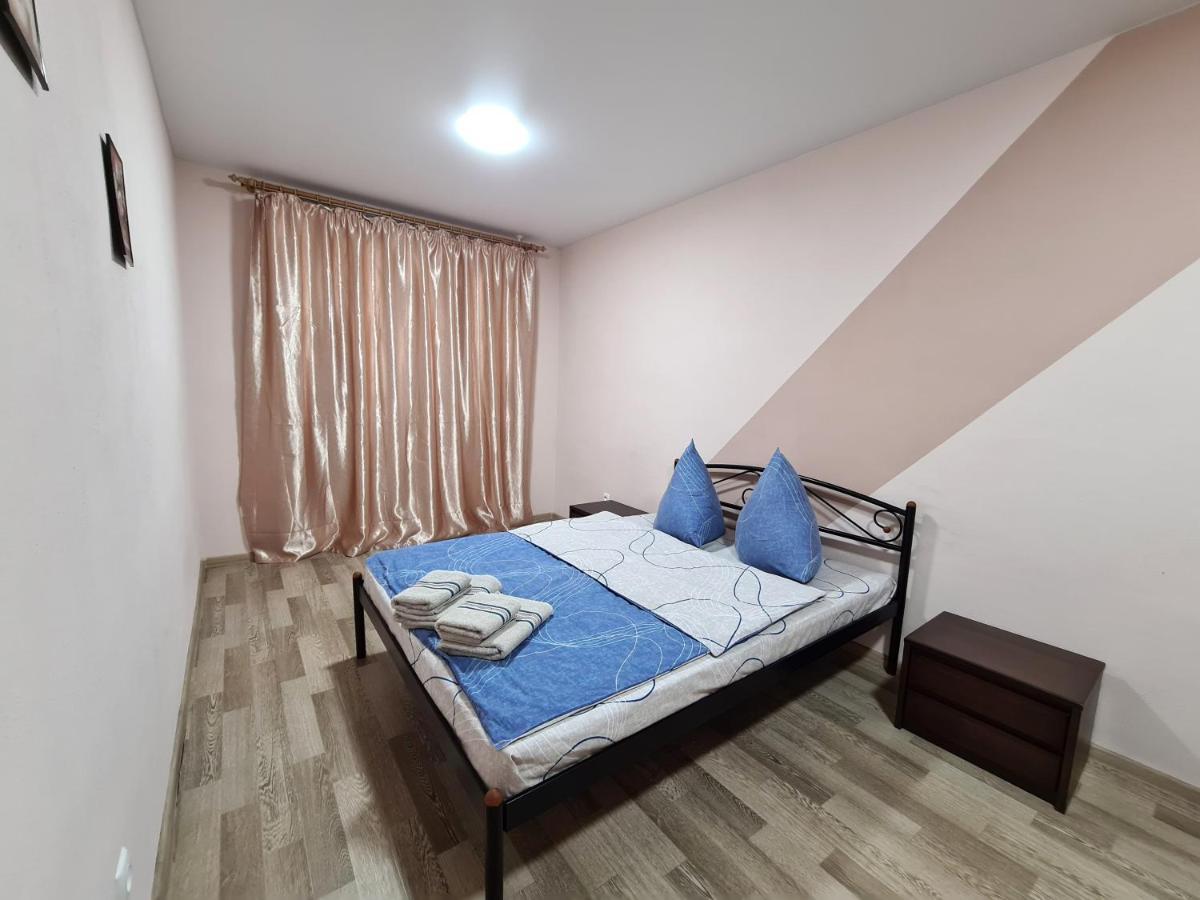 3-Room Apartment Near Inturist On Sobornyi Avenue 156, By Grandhome Zaporizhia 外观 照片