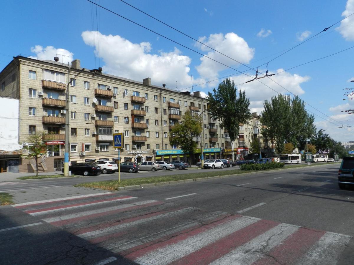 3-Room Apartment Near Inturist On Sobornyi Avenue 156, By Grandhome Zaporizhia 外观 照片