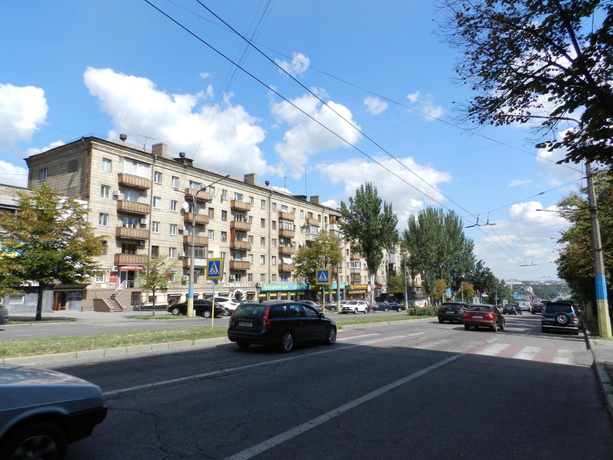3-Room Apartment Near Inturist On Sobornyi Avenue 156, By Grandhome Zaporizhia 外观 照片